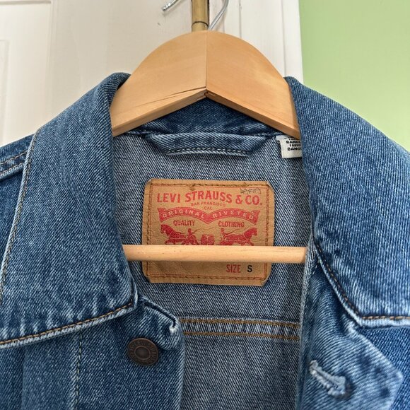 Levi's Trucker Jacket in Medium Stonewash - Picture 4 of 4